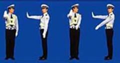圖中警察手勢為左轉(zhuǎn)彎信號。