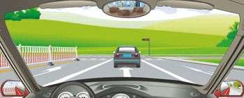 駕駛機動車在該位置不能變更車道。