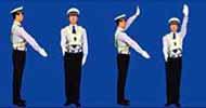 圖中警察手勢(shì)為左轉(zhuǎn)彎待轉(zhuǎn)信號(hào)。