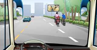 駕駛機(jī)動(dòng)車在這種情況下正確的做法是什么？