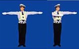 圖中交通警察的手勢為___信號。